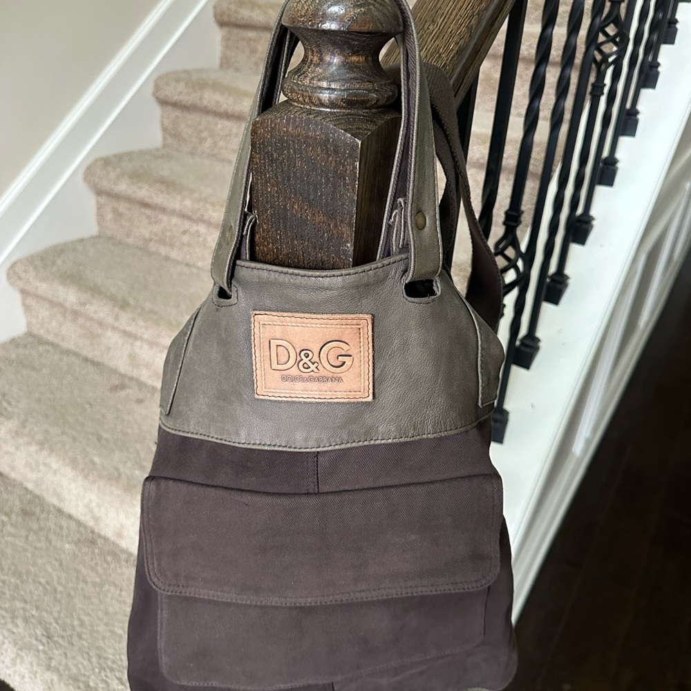 Dolce and gabbana pre loved bodybag/hand bag. Large.